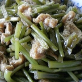 さつまいもの茎を塩と小麦粉であく抜きして煮物